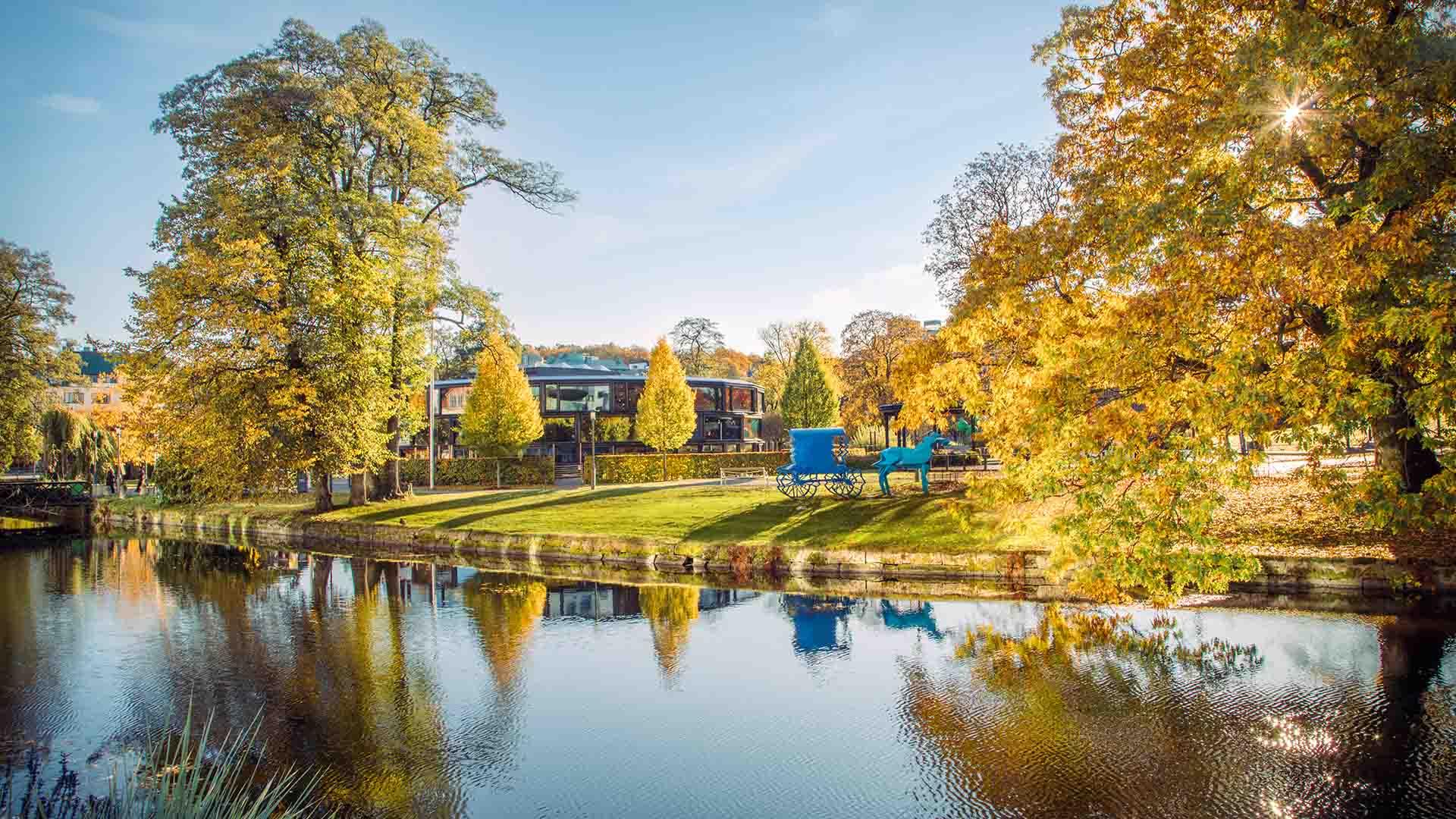 Vacker höstbild vid Stadsparken.