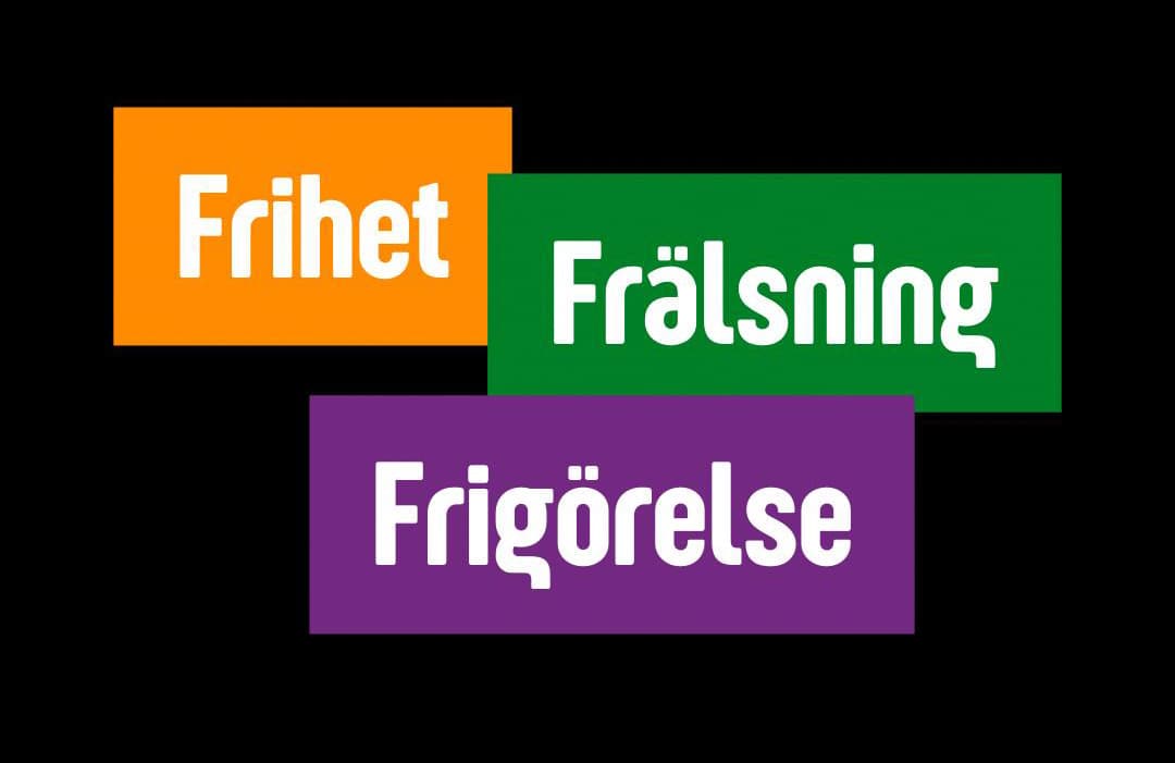 Plattor med orden frihet, frälsning, frigörelse.